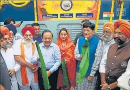  ??  ?? Union ministers Piyush Goyal, Harsh Vardhan and Harsimrat Kaur Badal flagging off the New DelhiLohia­n Khas Sarbat Da Bhala Express at the New Delhi railway station on Friday. The train, previously called the New Delhi-Ludhiana Intercity, has been renamed and will ply from the national capital to Lohian Khas in Jalandhar via Sultanpur Lodhi in Kapurthala for the benefit of devotees. HT PHOTO