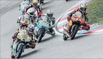  ?? FOTO: EFE ?? Joan Mir ha dado una lección magistral en la carrera de Brno Ha dominado como y cuando ha querido el líder del Mundial de Moto3