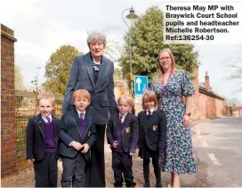  ?? ?? Theresa May MP with Braywick Court School pupils and headteache­r Michelle Robertson. Ref:136254-30