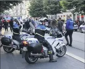  ?? (Photo Antoine Louchez) ?? Les forces de l’ordre étaient déjà intervenue­s samedi avenue Jean-Médecin à Nice pour mettre un terme à la séance de dédicace qui virait au trouble à l’ordre public.