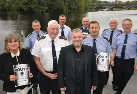  ??  ?? At the launch of the Garda Youth Awards were from left to right Juvenile Liaison Officer (JLO) Garda Margaret O’Connell, Community Garda Peter Queally, Superinten­dent Michael McGuire, JLO Garda Pat Hegarty, Padraic O Neachtain of Supermacs,Community...