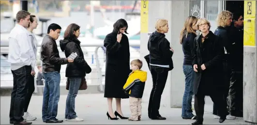  ?? MARK VAN MANEN/ VANCOUVER SUN FILES ?? Voters at the Coal Harbour Community Centre during the last federal election. At least 14 ridings – mostly in southern Ontario – received fake live calls.