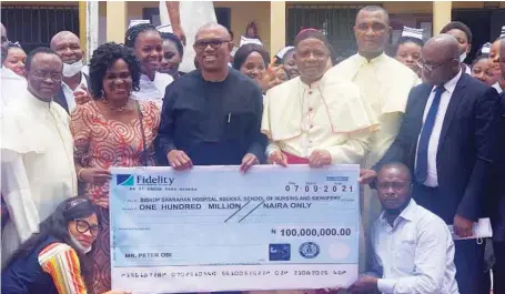  ??  ?? Former Governor of Anambra state, Mr. Peter Obi with others while presenting the cheque of N100 million