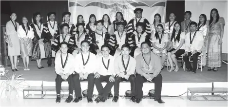  ??  ?? THE TEACHERS of CMDI-Tagum campus with the guest speaker and the institutio­nal heads of Card MRI after the graduation, April 17, 2018.