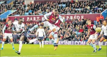  ?? GETTY IMAGES ?? Liverpool’s Sadio Mane (left) scores the winning goal deep into injury time against Aston Villa in Birmingham on Saturday.