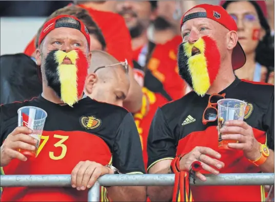  ??  ?? DIABLOS. Miles de seguidores de Bélgica llenaron las gradas del Otkrytie Arena y festejaron el triunfo de su selección.