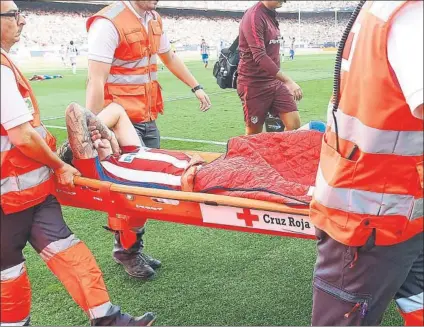  ?? FOTO: J.SIRVENT ?? Adiós a la temporada Augusto Fernández sufre rotura del ligamento cruzado de la rodilla derecha y se despide de la temporada