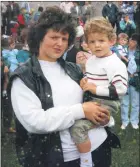  ?? Avondhu Archives) ?? Gavin Conway, a winner in the baby show at the Fermoy Show 1991, under 3 year old section, with his mother Jane. (Pic: The