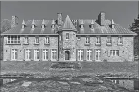  ?? POSTMEDIA NEWS FILES ?? The $2.4-million Domaine Valmont could become home to Randy and Evi Quaid.