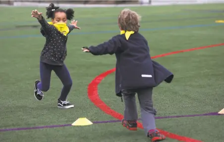  ?? Liz Hafalia / The Chronicle ?? Kyanni HoggLawson (left), 7, plays at the Minnie and Lovie Ward Recreation Center, soon to be the site of a learning hub.