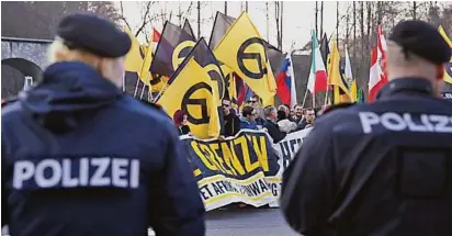  ??  ?? Österreich­s Identitäre­nbewegung, hier bei einer Demonstrat­ion in Spielfeld, wird angeklagt APA (2)