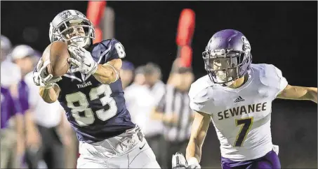  ?? Steven Eckhoff / Rome News-Tribune ?? Trey Ciresi (left) hauls in a catch past Sewanee’s Micah Maes during Saturday’s game at Valhalla. The Vikings won 41-3 to improve to 4-0.