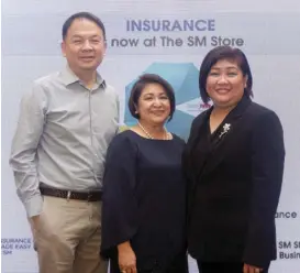  ?? Photo by BERNARDO BATUIGAS ?? Making insurance more accessible and convenient for more. From left are Pioneer president and retail organizati­on head Lorenzo Chan Jr.; SM Store president Chelo Monasterio; and BDO Insurance Brokers, Inc. general manager and senior vice president...