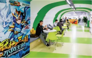  ??  ?? The office of 360 Games. Xu Yiran introduced new business developmen­t ideas such as the Heavenly Plan and the Pinpoint Plan when he took over the team at the end of 2015. by Guo Shasha