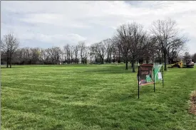  ?? BONNIE MEIBERS / STAFF ?? The site next to the playground at Owen’s Place Park will soon be home to two accessible ball fields.