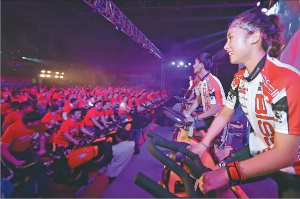  ?? PHOTOS PROVIDED TO CHINA DAILY ?? More than 300 people ride exercise bikes in a club in Kunming, Yunnan province.