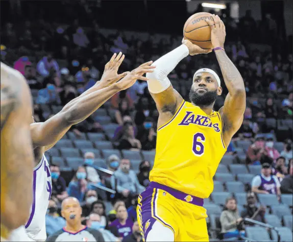  ?? Randall Benton The Associated Press ?? Lakers forward Lebron James enters the season No. 3 on the scoring list, 1,561 points away from No. 2 Karl Malone’s 36,928 points. Kareem Abdul-jabbar tops the list with 38,387 points — currently 3,020 ahead of James.