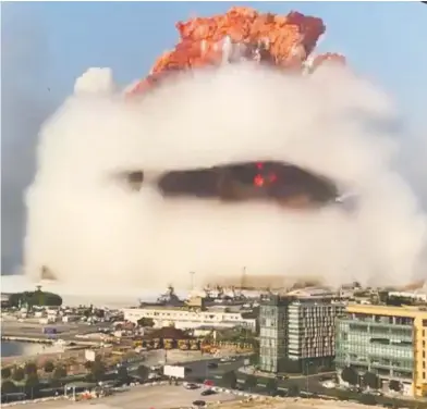  ?? TWITTER.COM ?? A huge explosion hits the port of Beirut on Tuesday.