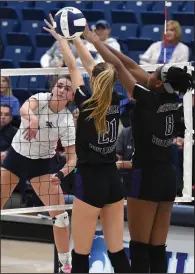 ?? (NWA Democrat-Gazette/J.T. Wampler) ?? Springdale Har-Ber’s Caylan Koons (left) has scholarshi­p offers in basketball and volleyball. Moving high school volleyball to the spring could conflict with Junior Olympic events where college coaches flock to see potential recruits.