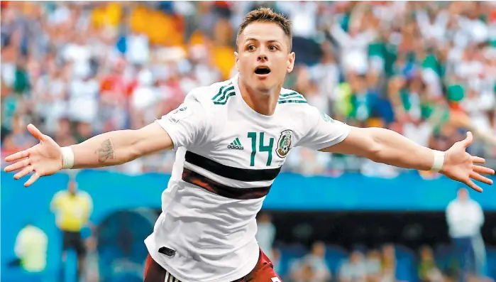  ??  ?? Chicharito volvió a marcar en una Copa del Mundo