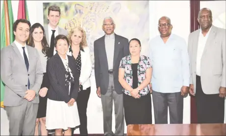  ?? (Ministry of the Presidency photo) ?? President David Granger (fourth from right) and his delegation meeting with Country Representa­tive of the Inter-American Developmen­t Bank, Sophie Makonnen (fifth from right) and the visiting team at State House.