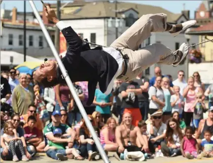  ?? PETER LEE, RECORD STAFF ?? ‘Meet Pete’ is a hilarious display of danger, charm and technical virtuosity. Using a slack rope, acrobatics, juggling, singing and dancing, Pete Sweet of Berlin, Germany, weaved his diverse physical skills with unbridled comedy to amaze crowds at the...