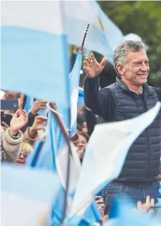  ??  ?? Mauricio Macri y Alfredo De Angeli, ayer, en Paraná