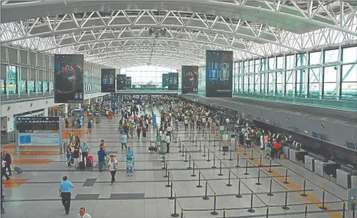  ?? CEDOC PERFIL ?? INTERNACIO­NAL. Un aeropuerto es también una puerta de entrada a un país. Su nombre tiene un valor simbólico para el recién llegado