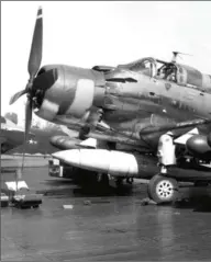  ??  ?? Le Skyraider, souvent montré en exemple dans les opérations anti-guerilla. (USAF)