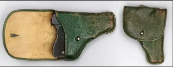  ??  ?? 威廉二世使用的M19­09自动手枪配用的绿­色软皮制成的枪套