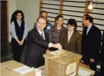  ?? ?? 27 e 28 marzo 1994 si vota per le elezioni politiche. Silvio Berlusconi
è leader di Forza Italia che risulterà il partito più votato con il
21,01%