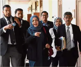  ??  ?? Huge team: Lawyers representi­ng Marzuki (from left) Muhammad Rafique Rashid Ali, Akif Rusli, Azlina Mehtab Mohd Ishaq, Marzuki’s special assistants Ahmad Aizat Khalid, Rozila Abd Rauf and Haniff arriving at the Penang High Court in George Town, Penang.