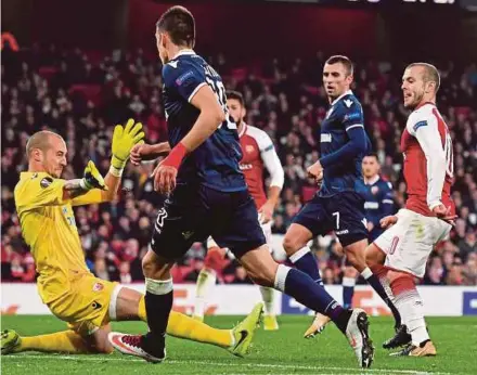  ?? AFP PIC ?? Arsenal’s Jack Wilshere (right) misses a chance at goal in their Europa League Group H match against Red Star Belgrade at The Emirates on Thursday.