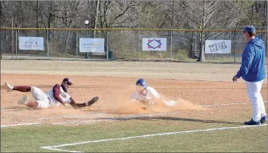  ?? Graham Thomas/Herald-Leader ?? Siloam Springs first baseman Josiah Thompson fields a throw at first as Mountain Home’s Masen Walker slides back into the base during a doublehead­er on March 14.