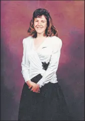  ?? John Isaacson ?? Stephanie Isaacson poses for a portrait before Eldorado High’s prom in 1989.