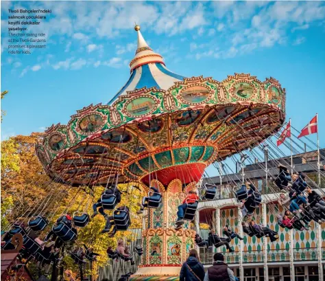  ??  ?? Tivoli Bahçeleri'ndeki salıncak çocuklara keyifli dakikalar yaşatıyor.
The chair swing ride at the Tivoli Gardens promises a pleasant ride for kids.