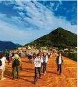  ?? Foto: B. Weizenegge­r ?? Die „Floating Piers“von Christo und Jeanne Claude.