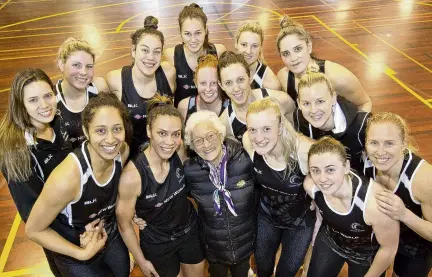  ?? PHOTO: BEN FRASER ?? Revered figure . . . Taini Jamison (centre) pictured with the Silver Ferns squad in September 2016.