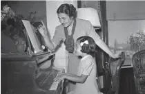  ?? RALPH FROST/ CHICAGO HERALD AND EXAMINER ?? Italian opera star Madame Rosa Raisa and her daughter Giulietta Rimini are glad to be back in the United States at the Congress Hotel in Chicago where they lived in 1938.