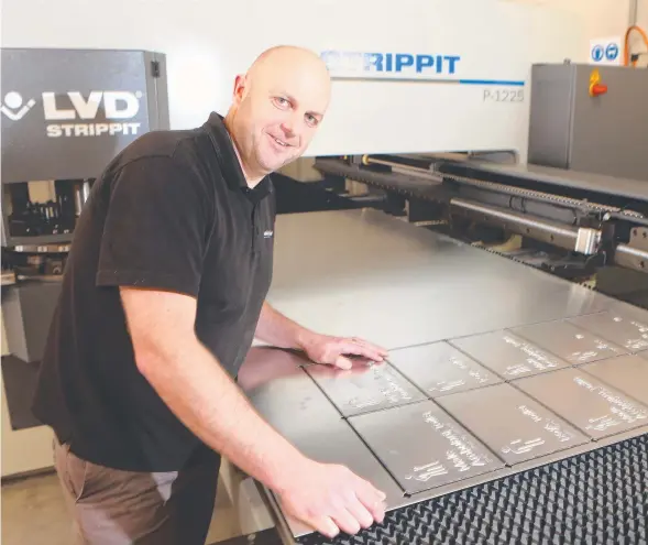  ?? Picture: Glenn Ferguson ?? SIGNS FOR THE TIMES: Travis Ashford is making advances in the production of braille signs.