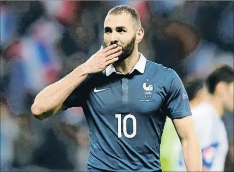  ?? VALERY HACHE / AFP ?? Karim Benzema en una imatge del 9 d’octubre del 2015, el seu últim partit amb la selecció francesa