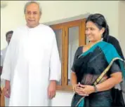  ?? ARABINDA MAHAPATRA/HT ?? CM Naveen Patnaik with Congress spokespers­on Sulochana Das after she joined BJD. The volteface by Das is common in the state where polls are just a yearandaha­lf away.