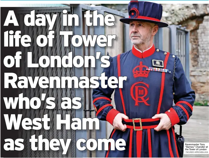  ?? FACUNDO ARRIZABALA­GA ?? Ravenmaste­r Tony “Barney” Chandler at the Tower of London