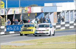  ?? Picture: MICHAEL PINYANA ?? FINAL TUNEUP: Competitor­s get in a practice session at the EL Grand Prix track yesterday ahead of the annual National Extreme Festival that will be battled out at the track today