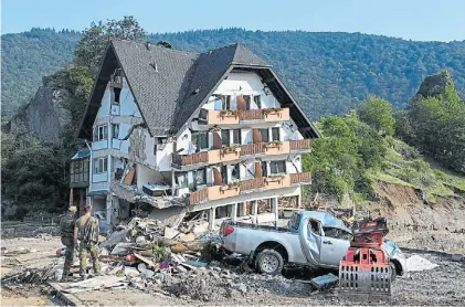  ??  ?? Alemania. Uno de los edificios arrasados por las lluvias e inundacion­es en Laach, en el oeste del país.AFP