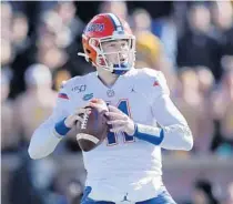  ?? JEFF ROBERSON/AP ?? Florida quarterbac­k Kyle Trask (11) has trimmed weight and added confidence, expertly leading the Gators through preseason workouts.