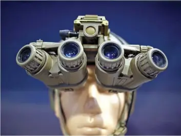  ??  ?? ANTEOJOS VISIÓN NOCTURNA
El lantano se usa en dispositiv­os de visión nocturna de las Fuerzas Armadas estadounid­enses.