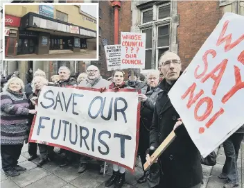  ??  ?? Protesters outside the demolition meeting and, inset, a more recent mystery protest at the building