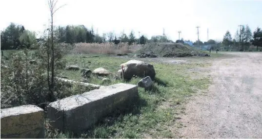  ?? ?? La nouvelle école St-Philippe doit être construite sur ce terrain jouxtant le parc Roland-Cadieux, à Brownsburg-Chatham. (Photo Francis Legault)