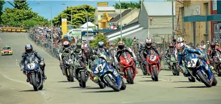  ?? ANDY MCGECHAN/BIKESPORTN­Z.COM ?? It will again be fierce and frantic on the streets of Whanganui on Boxing Day.
